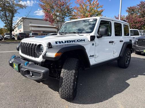 Bright White Clearcoat 2024 Jeep Wrangler Rubicon