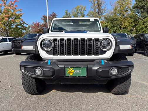 Bright White Clearcoat 2024 Jeep Wrangler Rubicon