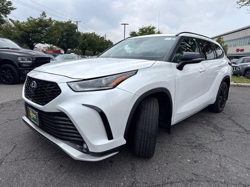 Wind Chill Pearl 2024 Toyota Highlander XSE