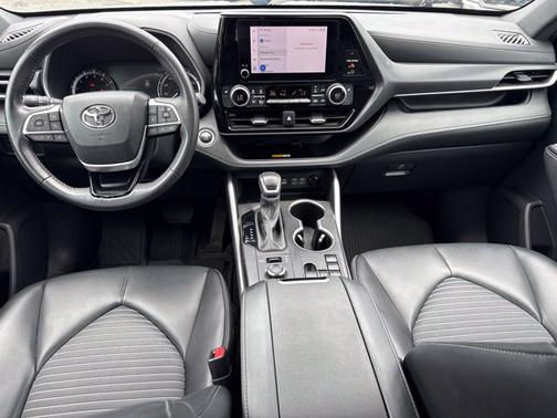 Wind Chill Pearl 2024 Toyota Highlander XSE