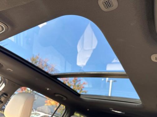 Bright White Clearcoat 2023 Jeep Grand Cherokee L Limited