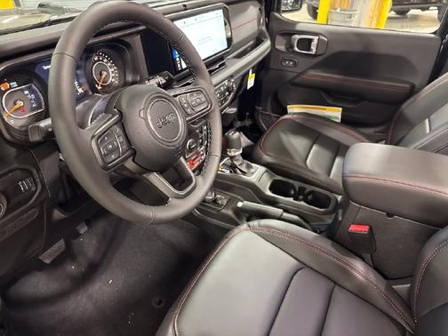 Black Clearcoat 2027 Jeep Wrangler Rubicon X