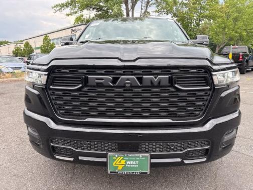 Diamond Black Crystal Pearlcoat 2026 RAM 1500 Big Horn