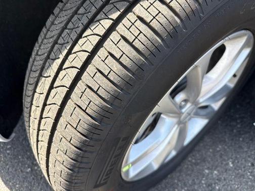 PW7 2027 Chrysler Pacifica SELECT
