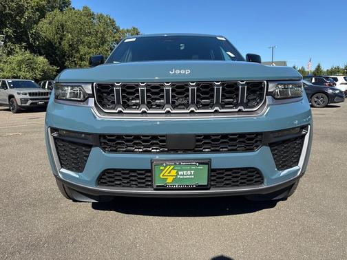 Steel Blue 2027 Jeep Grand Cherokee Limited 4x2