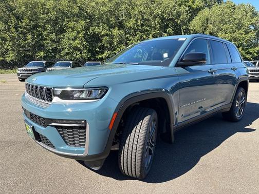 Steel Blue 2027 Jeep Grand Cherokee Limited 4x2