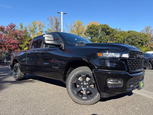 Diamond Black Crystal Pearlcoat 2026 RAM 1500 Big Horn