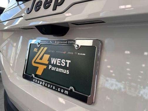 Bright White Clearcoat 2026 Jeep Cherokee LAREDO/LIMITED