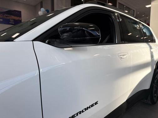 Bright White Clearcoat 2026 Jeep Cherokee LAREDO/LIMITED