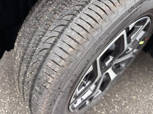 Diamond Black Crystal Pearlcoat 2026 Jeep Compass Limited