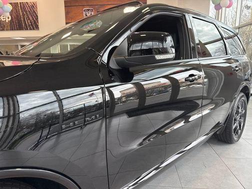 DB Black Crystal Clearcoat 2026 Dodge Durango GT Plus HEMI V8