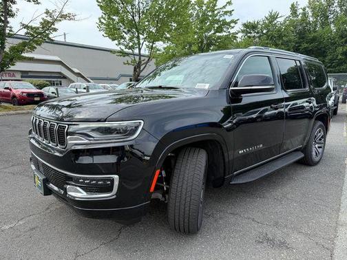 2025 Jeep Wagoneer Base