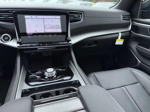 2025 Jeep Wagoneer Base