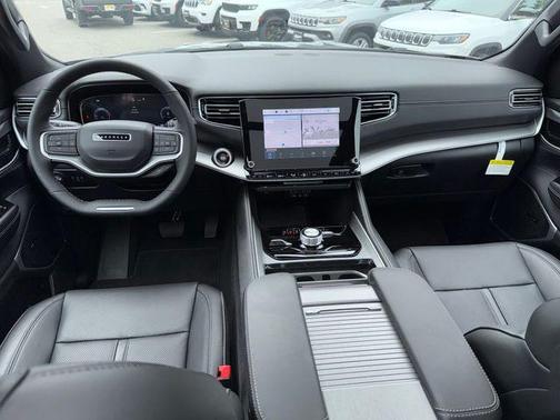 2025 Jeep Wagoneer Base