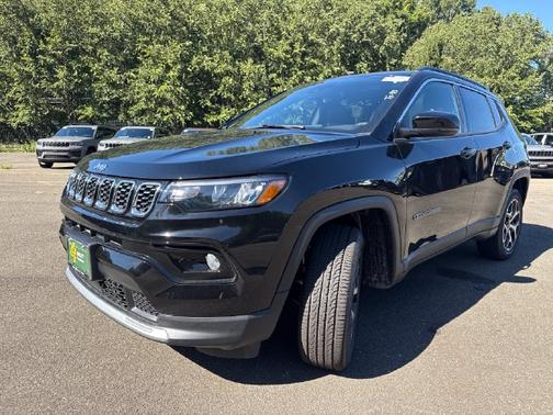 Diamond Black Crystal Pearlcoat 2026 Jeep Compass Limited