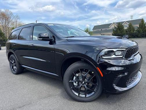 DB Black Crystal Clearcoat 2026 Dodge Durango GT Plus HEMI V8