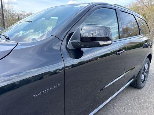 DB Black Crystal Clearcoat 2026 Dodge Durango GT Plus HEMI V8