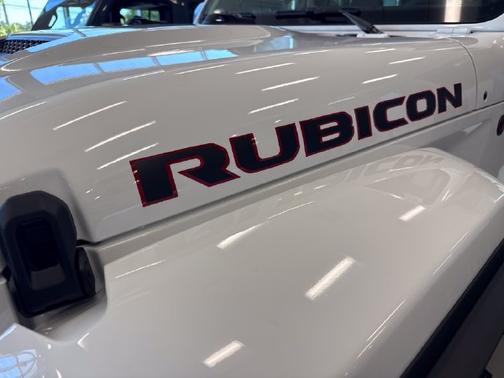 Bright White Clearcoat 2027 Jeep Wrangler Rubicon X