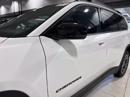Bright White Clearcoat 2026 Jeep Cherokee Limited