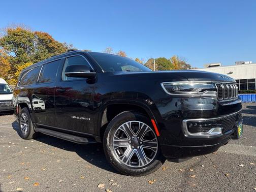 Diamond Black Crystal Pearlcoat 2023 Jeep Wagoneer L Base