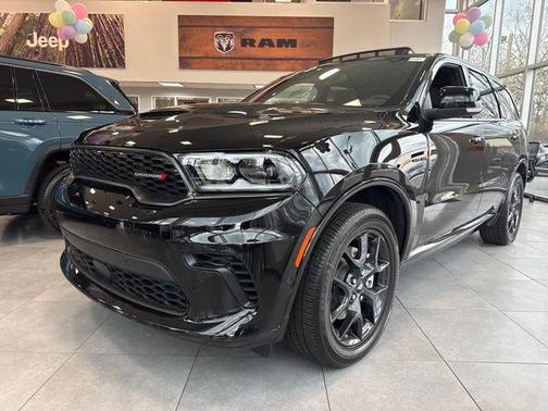 DB Black Crystal Clearcoat 2026 Dodge Durango GT Plus HEMI V8