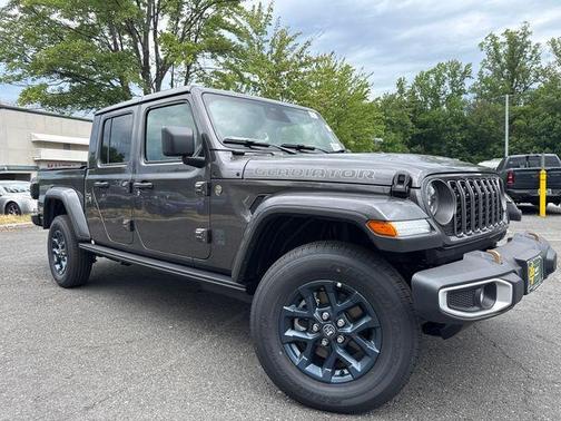 Granite Crystal Clearcoat Metallic 2026 Jeep Gladiator 85th Anniversary Edition