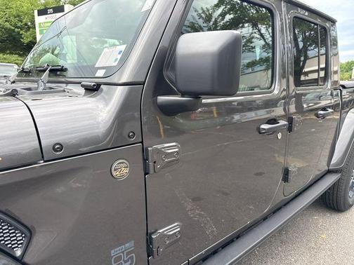 Granite Crystal Clearcoat Metallic 2026 Jeep Gladiator 85th Anniversary Edition