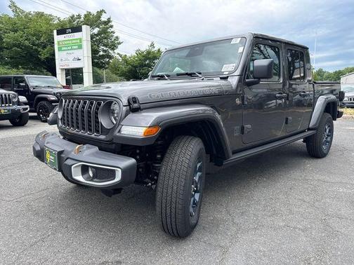 Granite Crystal Clearcoat Metallic 2026 Jeep Gladiator 85th Anniversary Edition