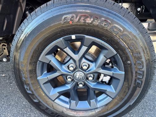 Black Clearcoat 2026 Jeep Gladiator 85th Anniversary Edition