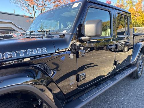 Black Clearcoat 2026 Jeep Gladiator 85th Anniversary Edition