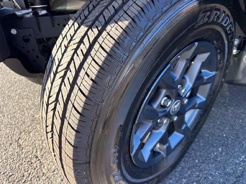 Black Clearcoat 2026 Jeep Gladiator 85th Anniversary Edition
