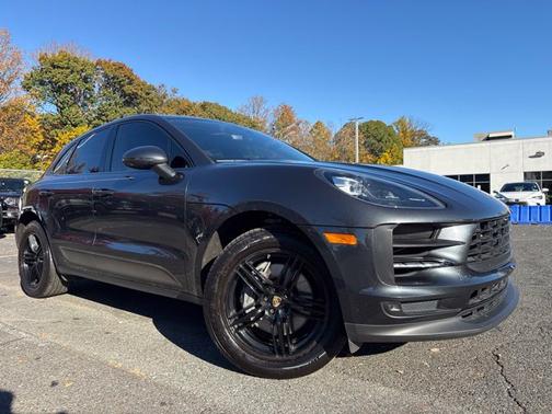 Volcano Grey Metallic 2021 Porsche Macan Macan