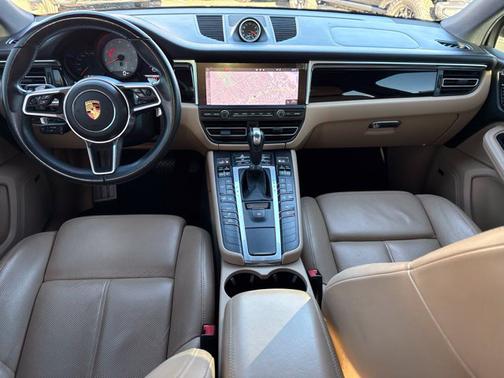 Volcano Grey Metallic 2021 Porsche Macan Macan