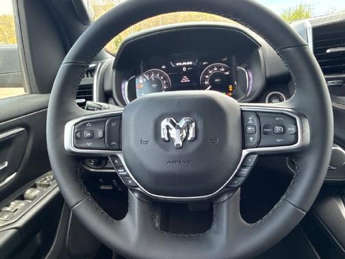 Diamond Black Crystal Pearlcoat 2026 RAM 1500 Big Horn