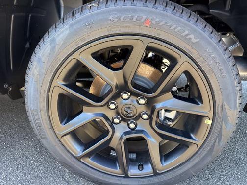 Granite Crystal Metallic Clearcoat 2027 RAM 1500 Laramie