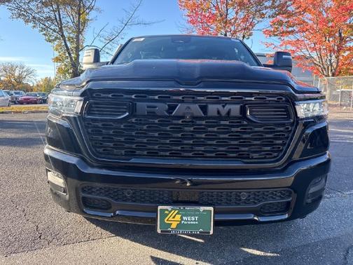 Diamond Black Crystal Pearlcoat 2026 RAM 1500 Big Horn