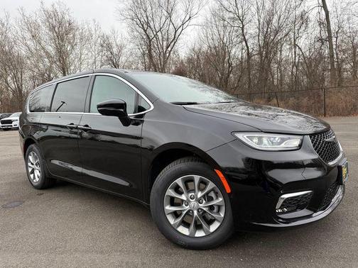 Diamond Black 2026 Chrysler Pacifica Select
