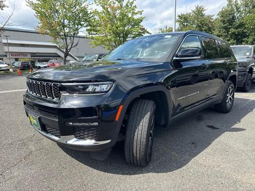 Diamond Black Crystal Pearlcoat 2023 Jeep Grand Cherokee L Limited