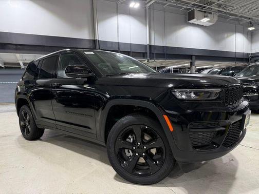 2025 Jeep Grand Cherokee Laredo