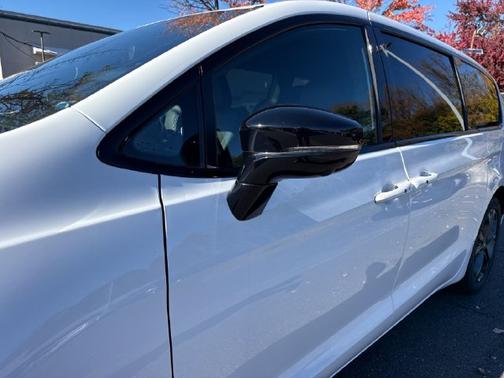 Bright White Clearcoat 2026 Chrysler Pacifica Select AWD