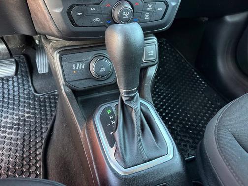 Colorado Red Clearcoat 2023 Jeep Renegade Altitude