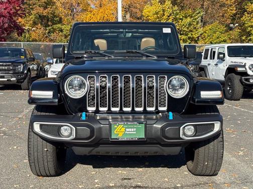 Black Clearcoat 2023 Jeep Wrangler Sahara