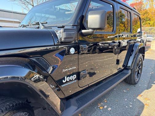 Black Clearcoat 2023 Jeep Wrangler Sahara