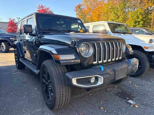 Black Clearcoat 2023 Jeep Wrangler Sahara