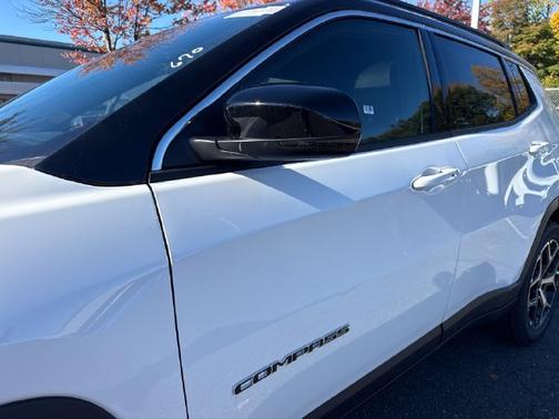 Bright White Clearcoat 2026 Jeep Compass Limited