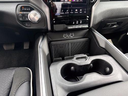 Ivory White Tri-Coat Pearlcoat 2026 RAM 1500 Laramie