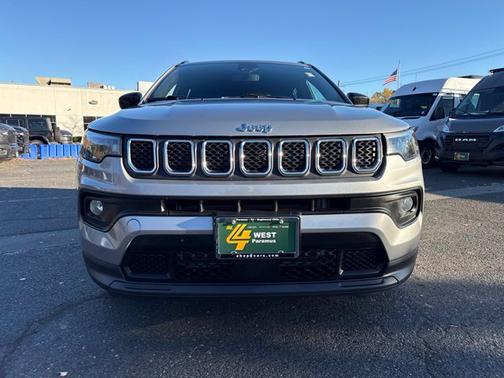 Billet Silver Metallic Clearcoat 2023 Jeep Compass Latitude