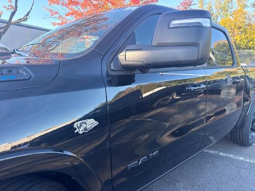 Diamond Black Crystal Pearlcoat 2026 RAM 1500 Big Horn