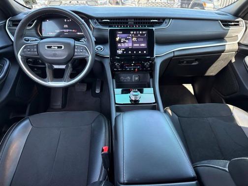 Silver Zynith 2024 Jeep Grand Cherokee L Altitude