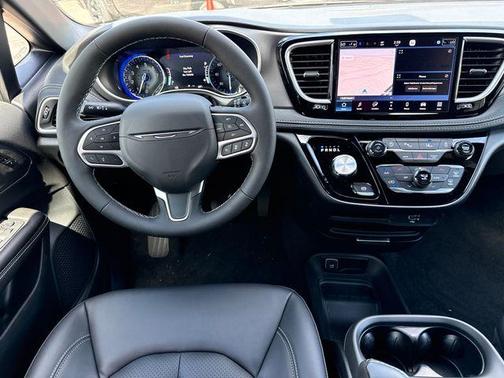 PXJ 2027 Chrysler Pacifica SELECT